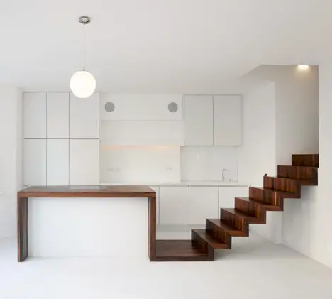 Белый матовый натяжной потолок