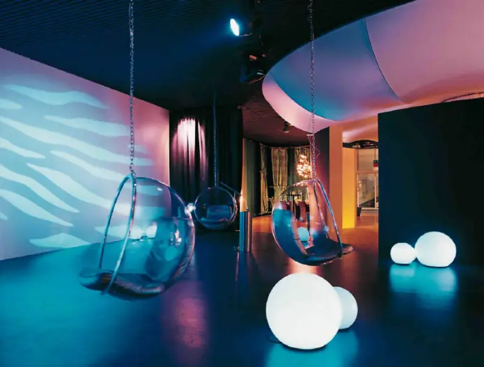 Натяжные потолки в клубе